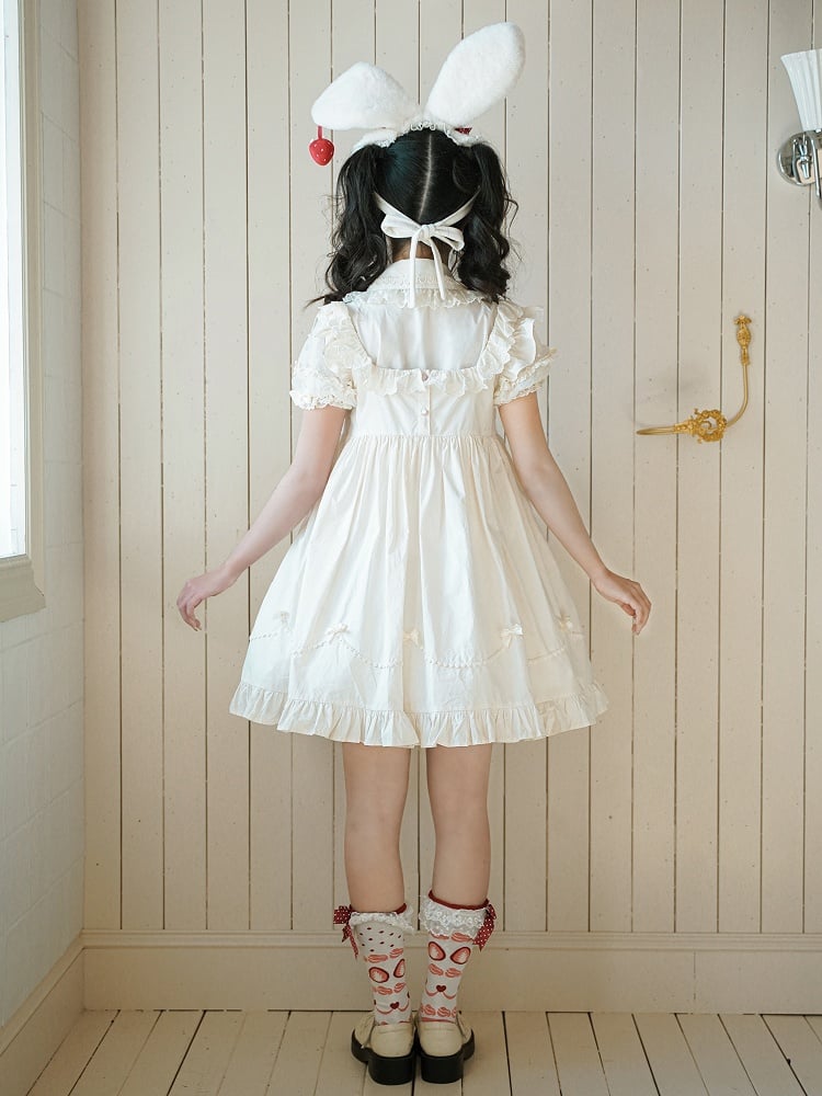 Beiges Baumwoll-Überkleid mit hoher Taille und Erdbeer-Applikation