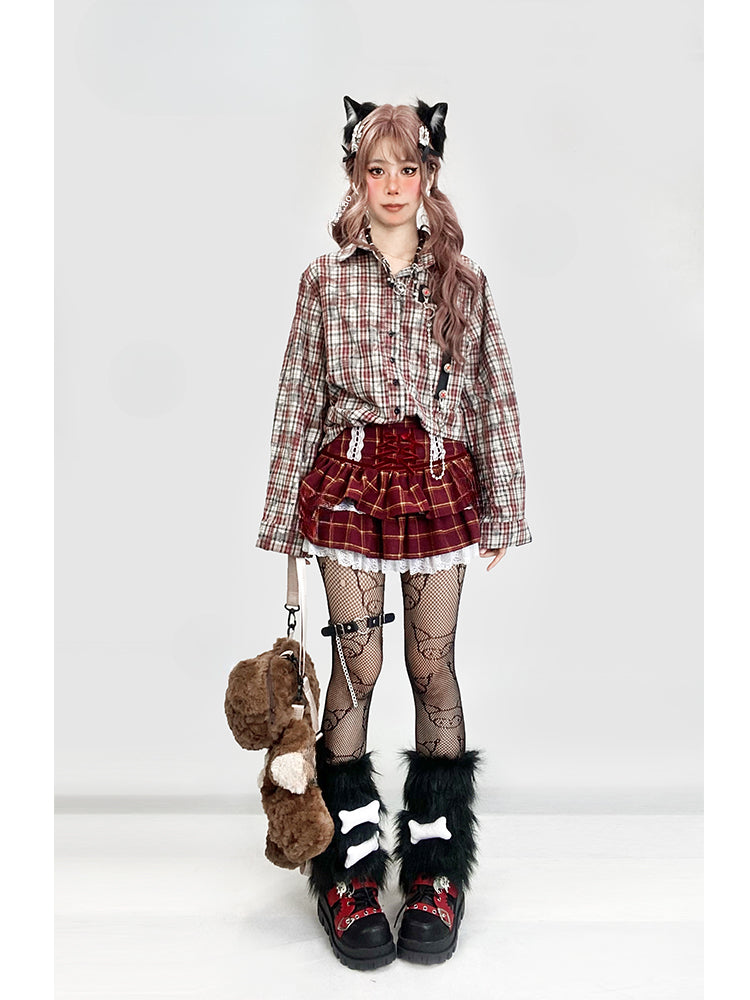 ワインレッドのチェック柄シャツ