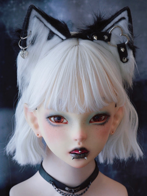 Design Cat Buckle And Black Heart Studs White With KC Ear