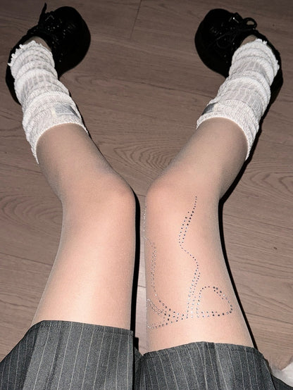 Verzierte Schleifenstrumpfhose mit Strasssteinen in Nude