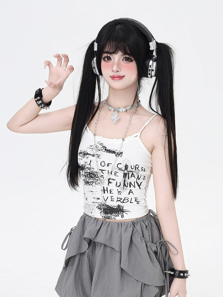 Cami-Top mit schmaler Passform und Graffiti-Print in Schwarz/Weiß