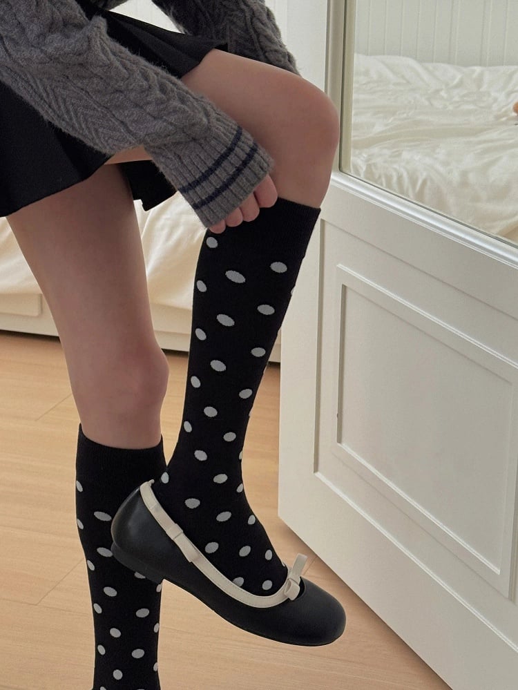 Dot Stockings Pattern Polka Large