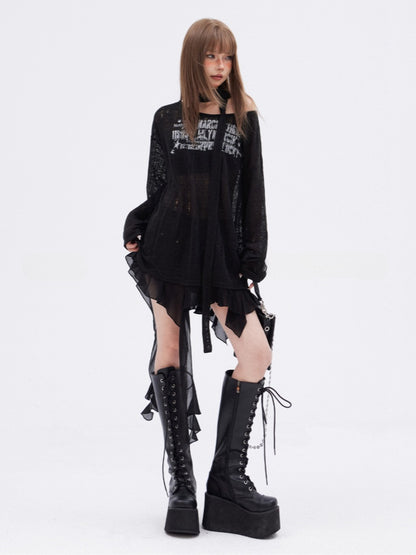 Schalfreies bedrucktes Strickoberteil mit schwarzem asymmetrischem Saum und Aussparungen