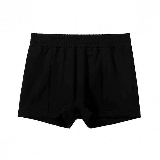 黒のショートパンツ