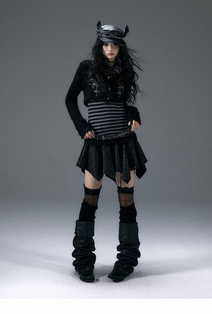 Schwarzer Rock mit Taschentuchsaum und Schnürung