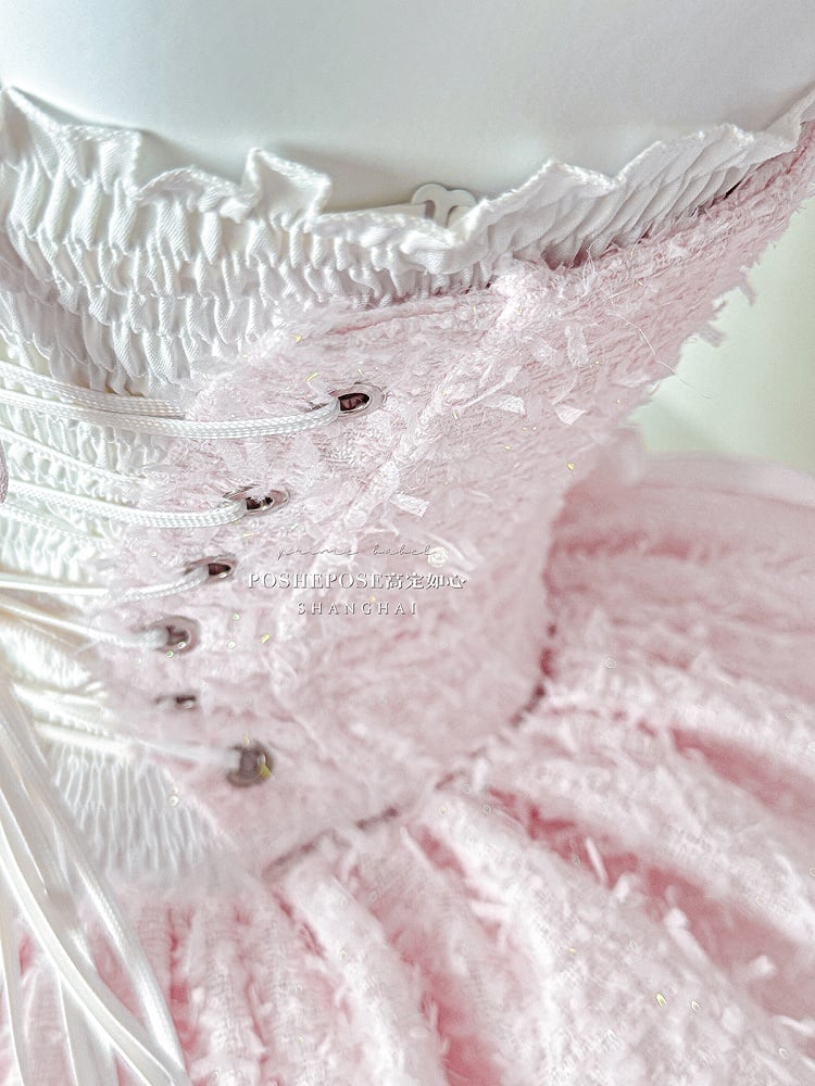 バレンタインデーのピンクのリボンが豪華なネックラインと裾のボーン入りドレス + ケープフルセット