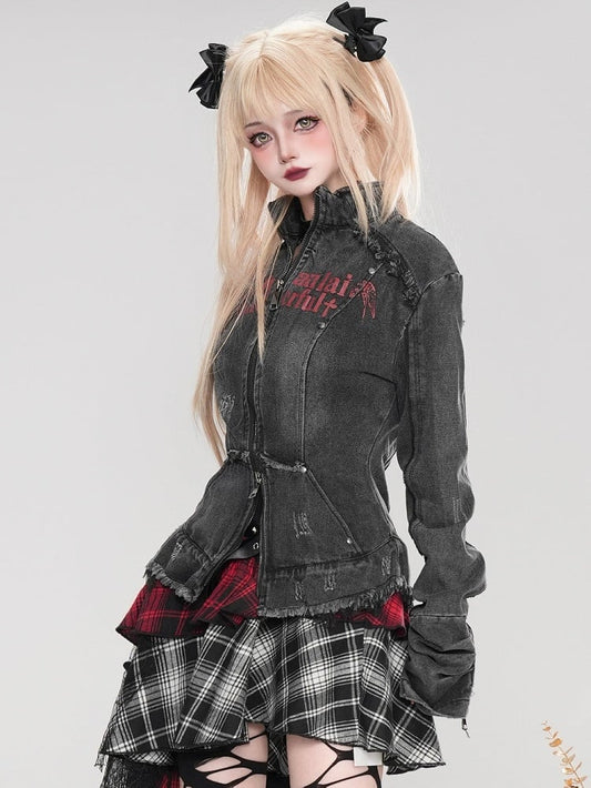 Slim-Fit Jeansjacke mit Punk-Print und Distressed-Besatz in Schwarz