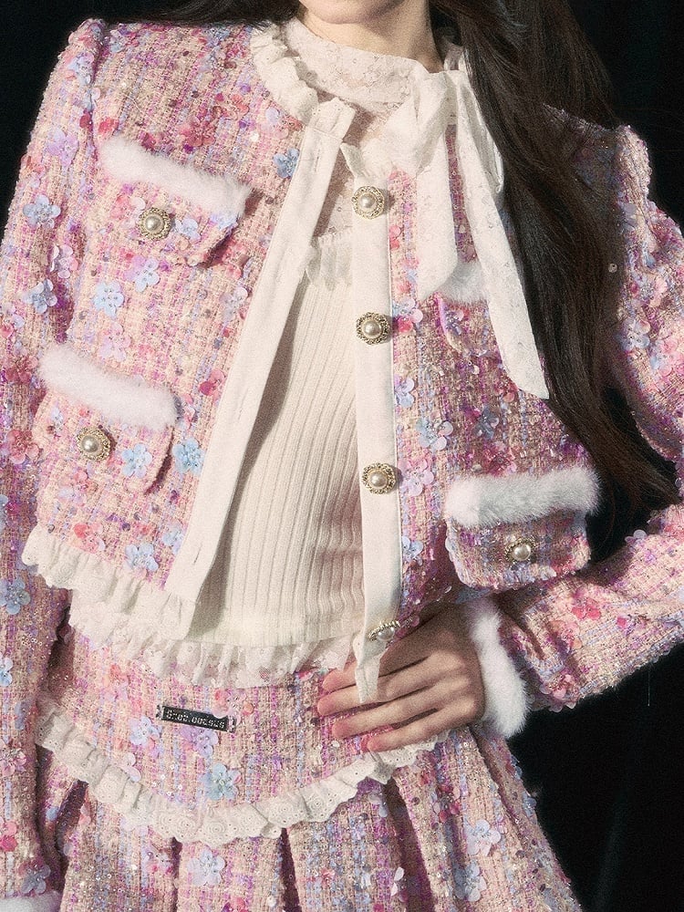 Rosa Jacke mit floralen Perlenverzierungen und Pailletten