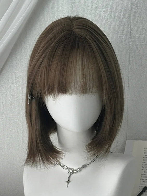 Hellbraune, kurze, glatte Kunsthaarperücke mit Pony