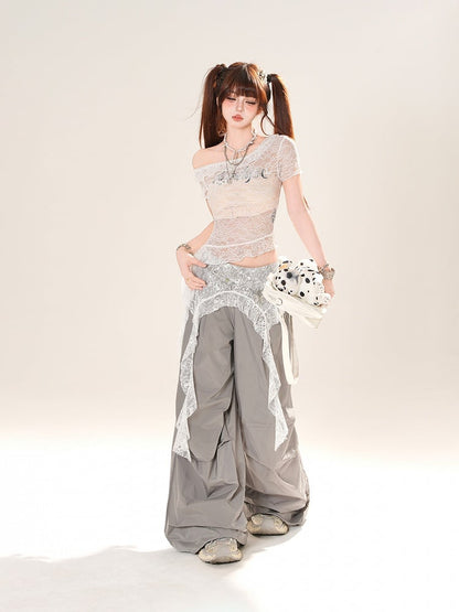 Grau/schwarze Hose mit weitem Bein und niedriger Leibhöhe und Spitzen-Accessoire an der Taille