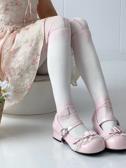 - Pinke Spitzenverzierungen mit leichter Borte, Janes-Schleife und Mary-Toe-Schuhen mit süßem, rundem Lolita-Design mit niedrigem Absatz