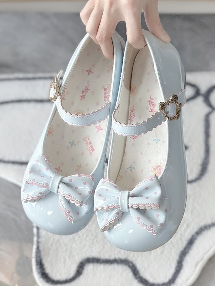 Blaue Lolita-Pumps mit Tupfen und Schleifenverzierung, charmante Jane-Schuhe und runder 2,5 cm Mary Sweet Bear-Schnalle an der Spitze