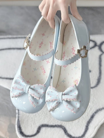 Blaue Lolita-Pumps mit Tupfen und Schleifenverzierung, charmante Jane-Schuhe und runder 2,5 cm Mary Sweet Bear-Schnalle an der Spitze