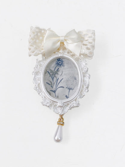 with Mirror-shaped Blue White Pattern Floral Brooch