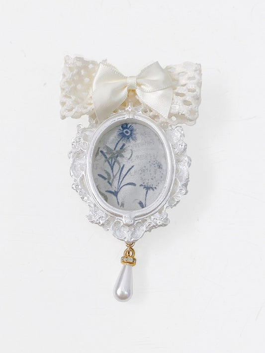with Mirror-shaped Blue White Pattern Floral Brooch