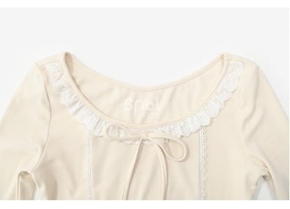 Aprikosenfarbenes, langärmliges Oberteil mit Spitzenbesatz und Schleifendetails