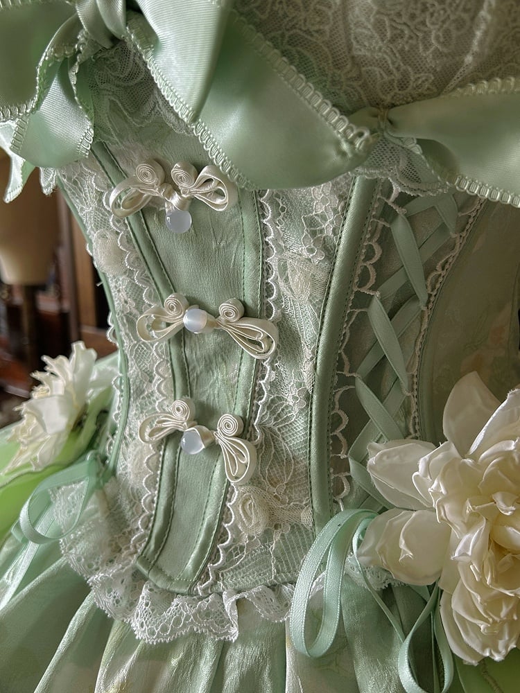 Korsettrock mit grünem Oberteil und Froschknöpfen sowie Lolita-Blumentaillenverzierung
