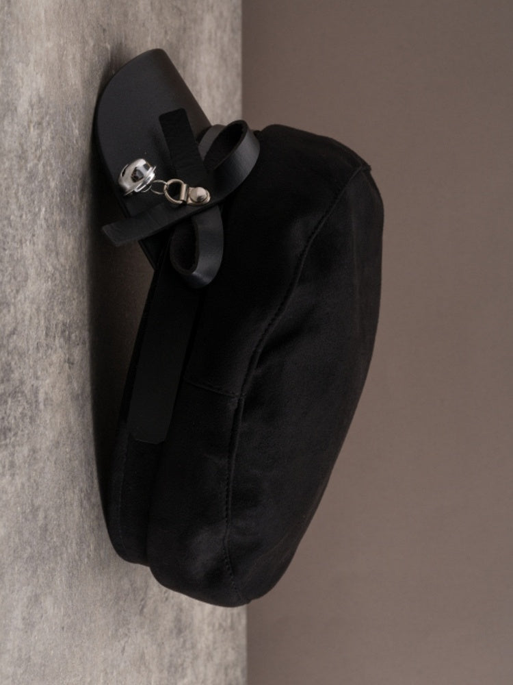 Schwarz verziertes Design Gothic Bell Hat Charm Bowknot Beret Buckle