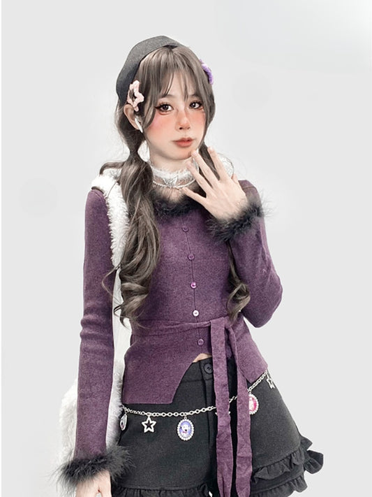 Lilafarbenes Top mit V-Ausschnitt, Plüschbündchen und Kragen