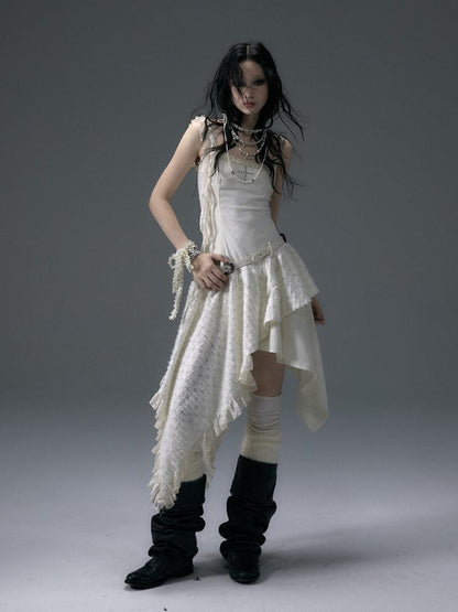 Aprikosenkleid mit Taschentuchsaum und Taillengürtel mit Schnalle