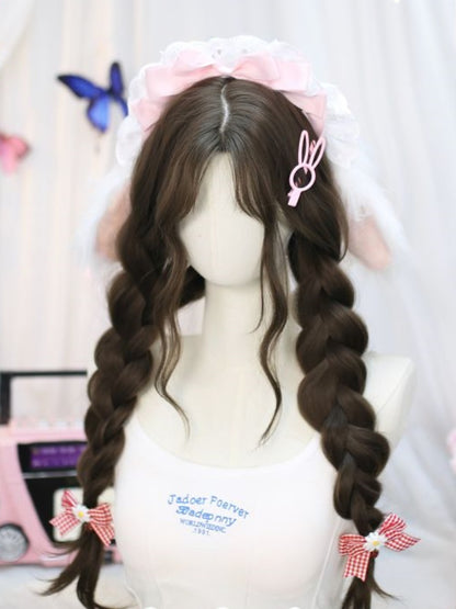 Graubraune Perücke mit geflochtenen Zöpfen und gewelltem Vorhangpony