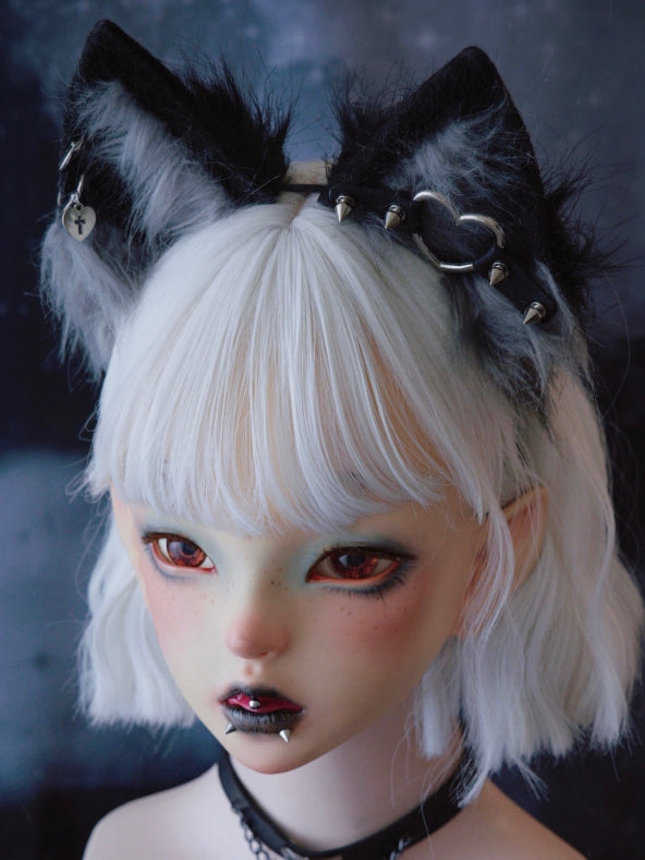 Ear Studs Black With Cat Details KC Heart Design