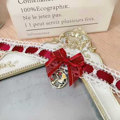 Spitzenhalsband in Blau/Rosa/Schwarz/Rot mit Alice Vibes Wonderland-Besatz