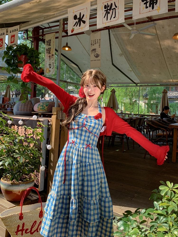 Blaues Allover-Neckholder-Kleid mit Blumendruck und kariertem Halsausschnitt, süß