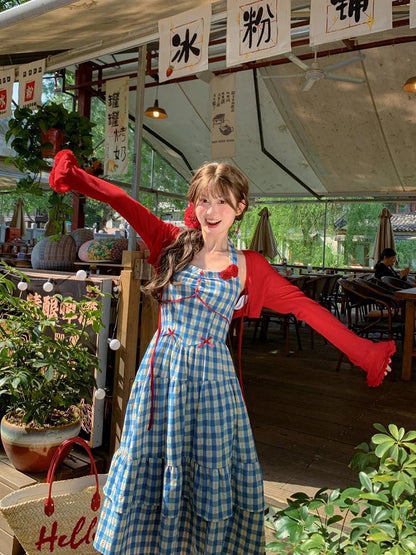 Blaues Allover-Neckholder-Kleid mit Blumendruck und kariertem Halsausschnitt, süß