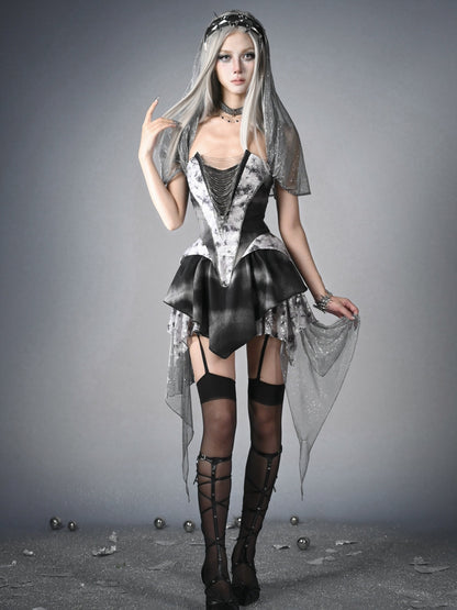 Futuristisches schwarzes Basken-Taillen-Metall-Y3K-Kapuzenkleid mit Taschentuch-Saumketten Cyberpunk-Modefront