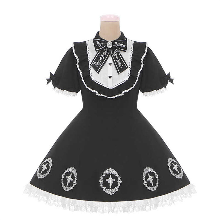 Schwarzes Jirai Kei-Cross-Kleid mit Rüschen und Spitzenbesatz und großer Schleifenschleppe