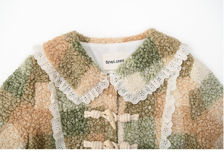 Grüner karierter Fleecemantel mit Polokragen und Spitzenbesatz