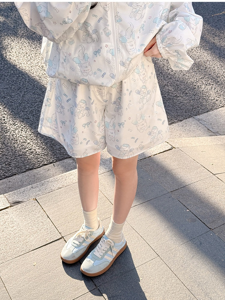Weiße Shorts mit elastischer Taille und Allover-Kitty-Print