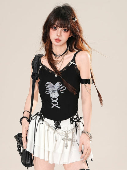 Schwarzes Top mit Schleife, Bittersweet-Camisole-Besatz und glamourösem Spitzendruck