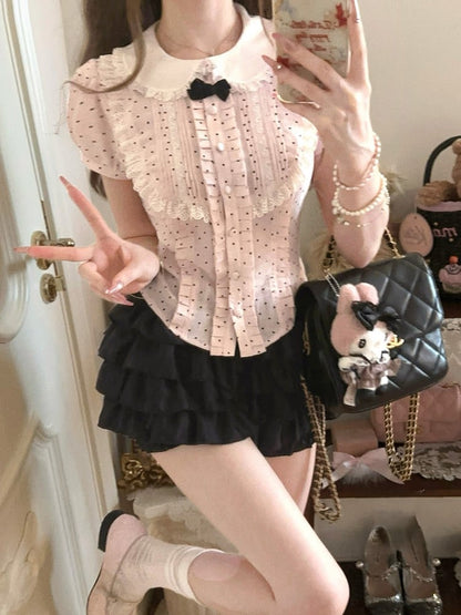 Bluse mit gepunkteten Akzenten und Dollcore-Rosa-Baumwolle in Schwarz