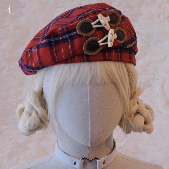 5つのチェック柄ボタン付き帽子（赤）装飾オプション付きベレー帽