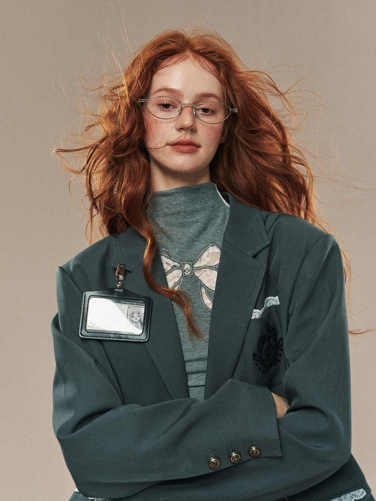 ダークグレーのレーストリム刺繍ポケットブレザー