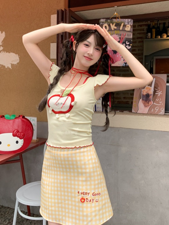 T-Shirt Salatrot Hellgelb Rundhalsausschnitt Apfelapplikation Saum