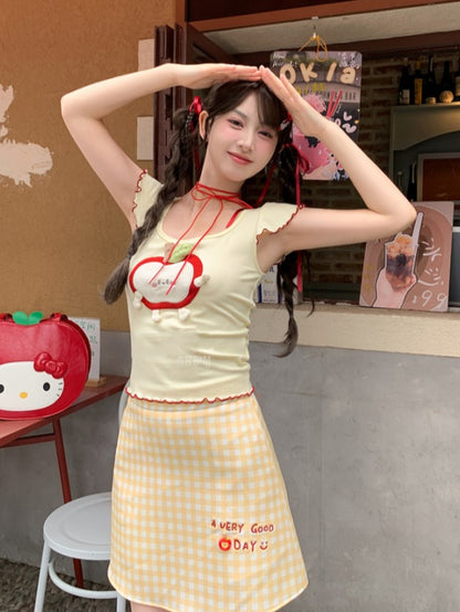 T-Shirt Salatrot Hellgelb Rundhalsausschnitt Apfelapplikation Saum