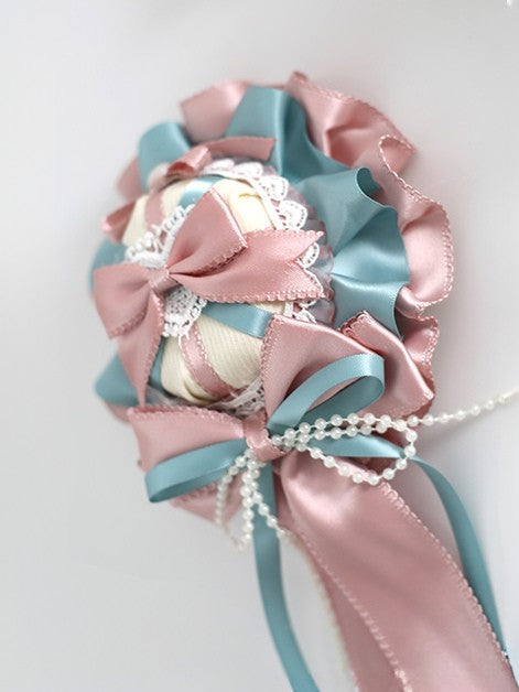 Mit rosa-blauem Mini-Lolita-Hut mit Perlen, süß verzierten Details und Schleifenclips