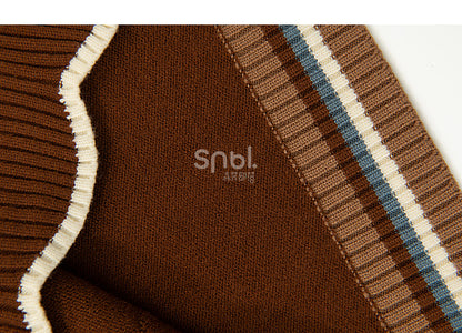 Stickerei und Strickjacke Braunes Häschen Gänseblümchen