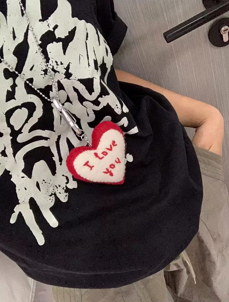 Halskette mit rotem Herzanhänger