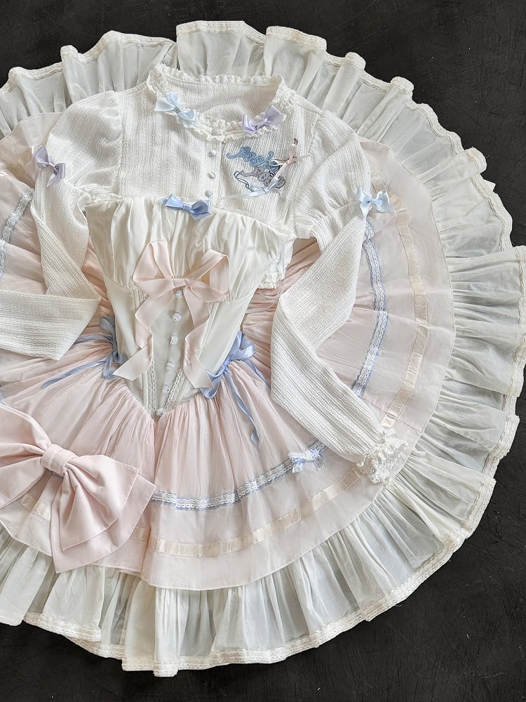 Weißes, langärmliges Strickoberteil mit Stickerei