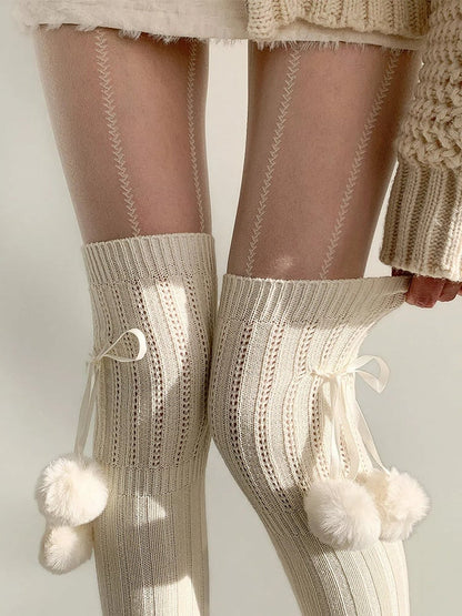 Bas côtelés à pompons et lacets jusqu'à la cuisse