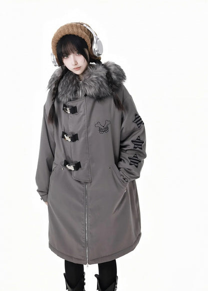 袖に星のアップリケが付いたフェイクファーカラーのグレーコート