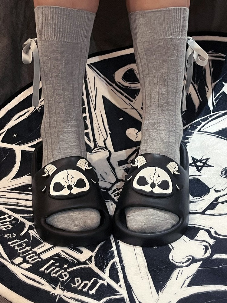 Hausschuhe Reaper Grim Gothic Schwarz Applikation Weiß und Sommer