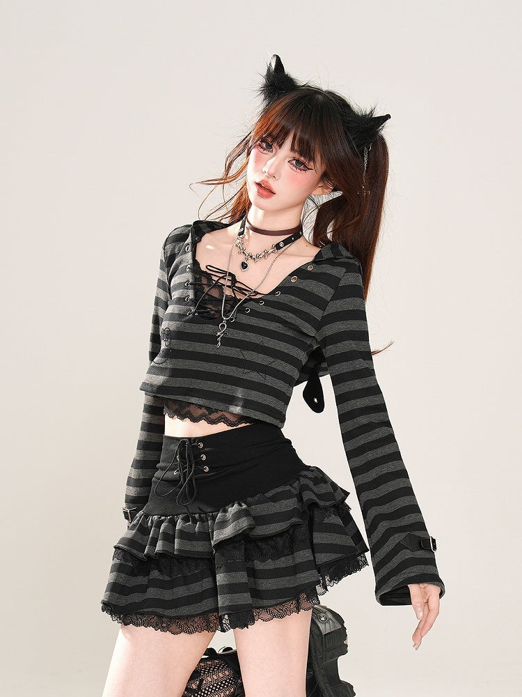 Top mit schwarzen Streifen Schnallenträger Ärmel Glamouröse Kapuze Kurz Detail Schnürung