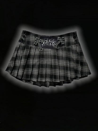 パンクグレーのクロスアップリケ付きローウエストチェック柄プリーツミニスカート（フリーウエストチェーン付き）