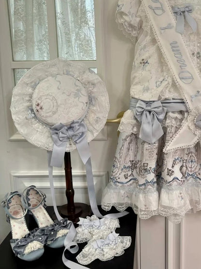 White & Blue Antique Print Flat Hat with Bow & Lace - Meng Fu Zi