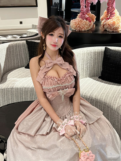 Schimmerndes, rosafarbenes Neckholder-Top mit herzförmigem Ausschnitt und langem Rock zum Geburtstag und Ballkleid